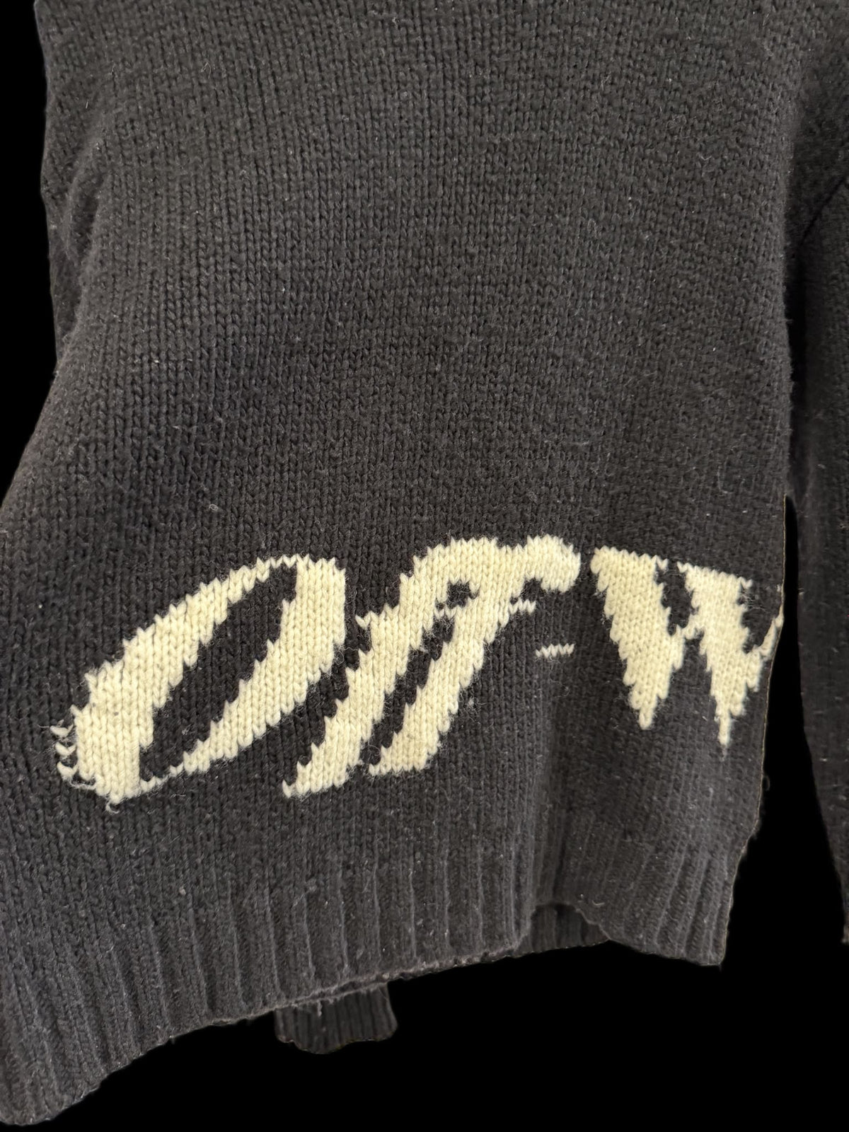 Pull off white